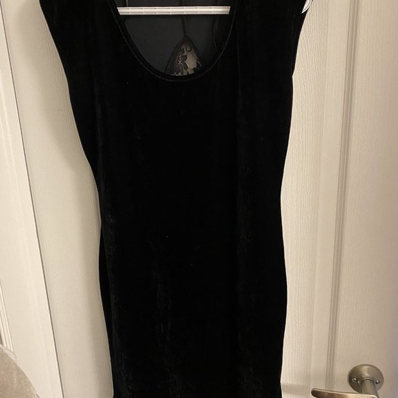 Black Velvet Material Girl Dress Size Large - Picture 4 of 10